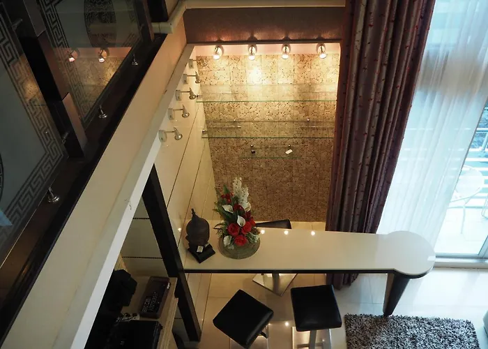 Custom Design Loft With City Views And Rooftop Pool 山林小屋 曼谷