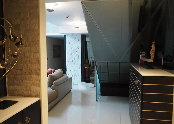 山林小屋 Custom Design Loft With City Views And Rooftop Pool