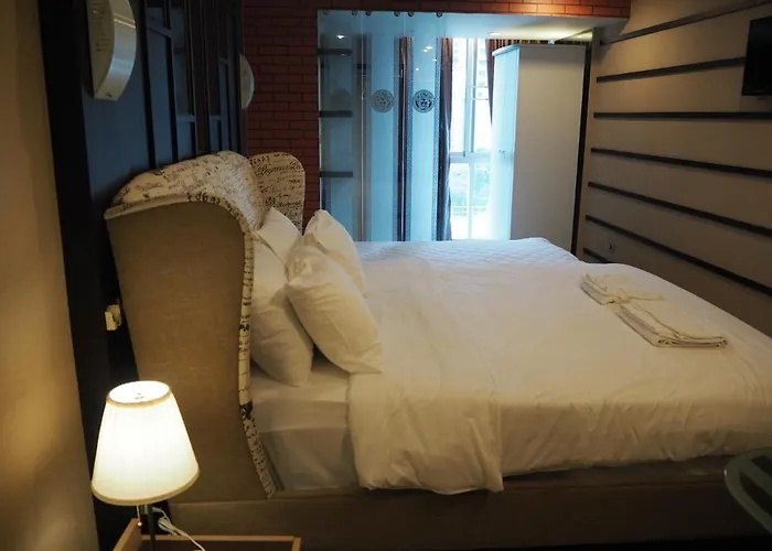 Custom Design Loft With City Views And Rooftop Pool 山林小屋 *