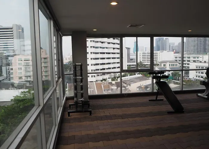 Custom Design Loft With City Views And Rooftop Pool 山林小屋 曼谷