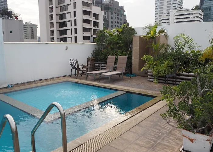 Custom Design Loft With City Views And Rooftop Pool 山林小屋 曼谷