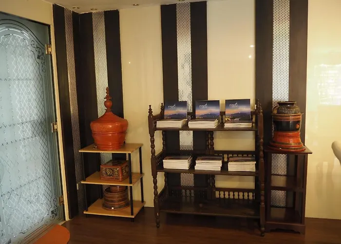 Custom Design Loft With City Views And Rooftop Pool 山林小屋 曼谷