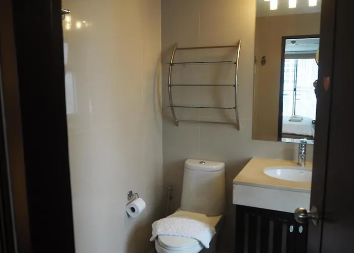Custom Design Loft With City Views And Rooftop Pool 山林小屋 曼谷