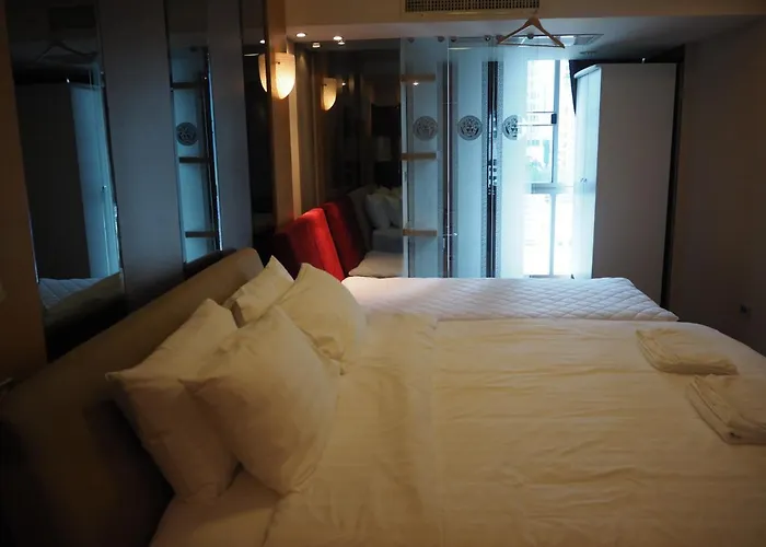 Custom Design Loft With City Views And Rooftop Pool 山林小屋 *