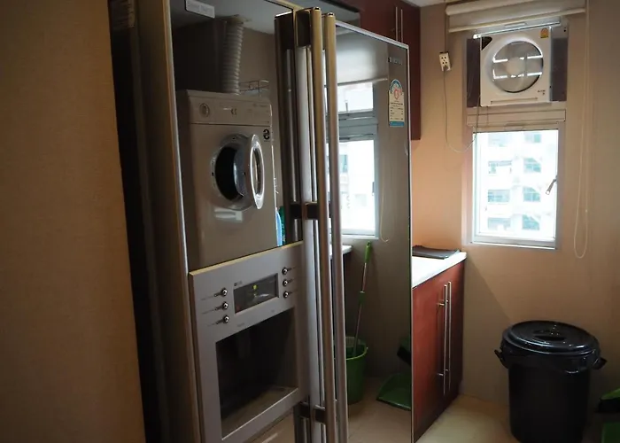 Custom Design Loft With City Views And Rooftop Pool 山林小屋 *