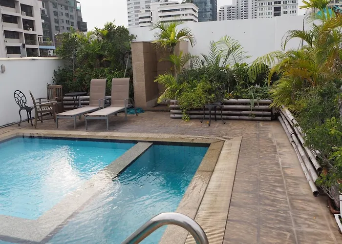 Custom Design Loft With City Views And Rooftop Pool 山林小屋 *