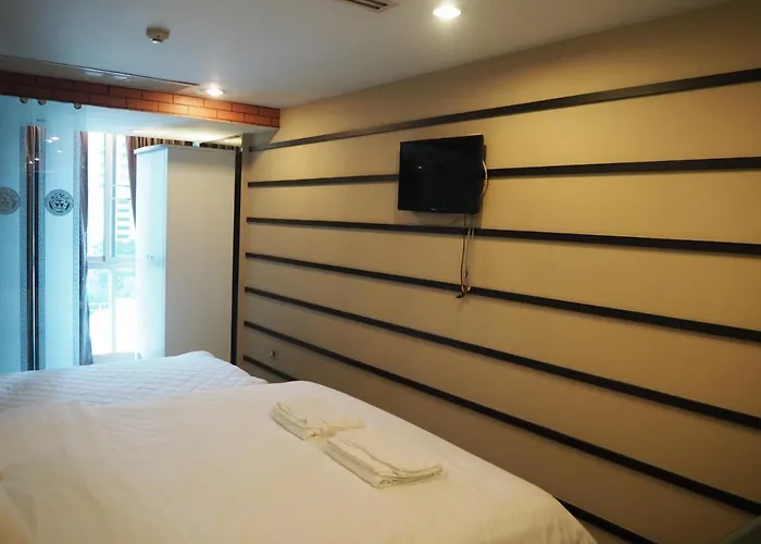 Custom Design Loft With City Views And Rooftop Pool 山林小屋 *