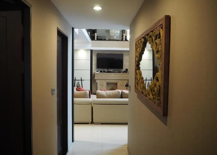 山林小屋 Custom Design Loft With City Views And Rooftop Pool 曼谷